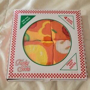 FUNKY SOCKS // 4 sets of pizza inspired socks